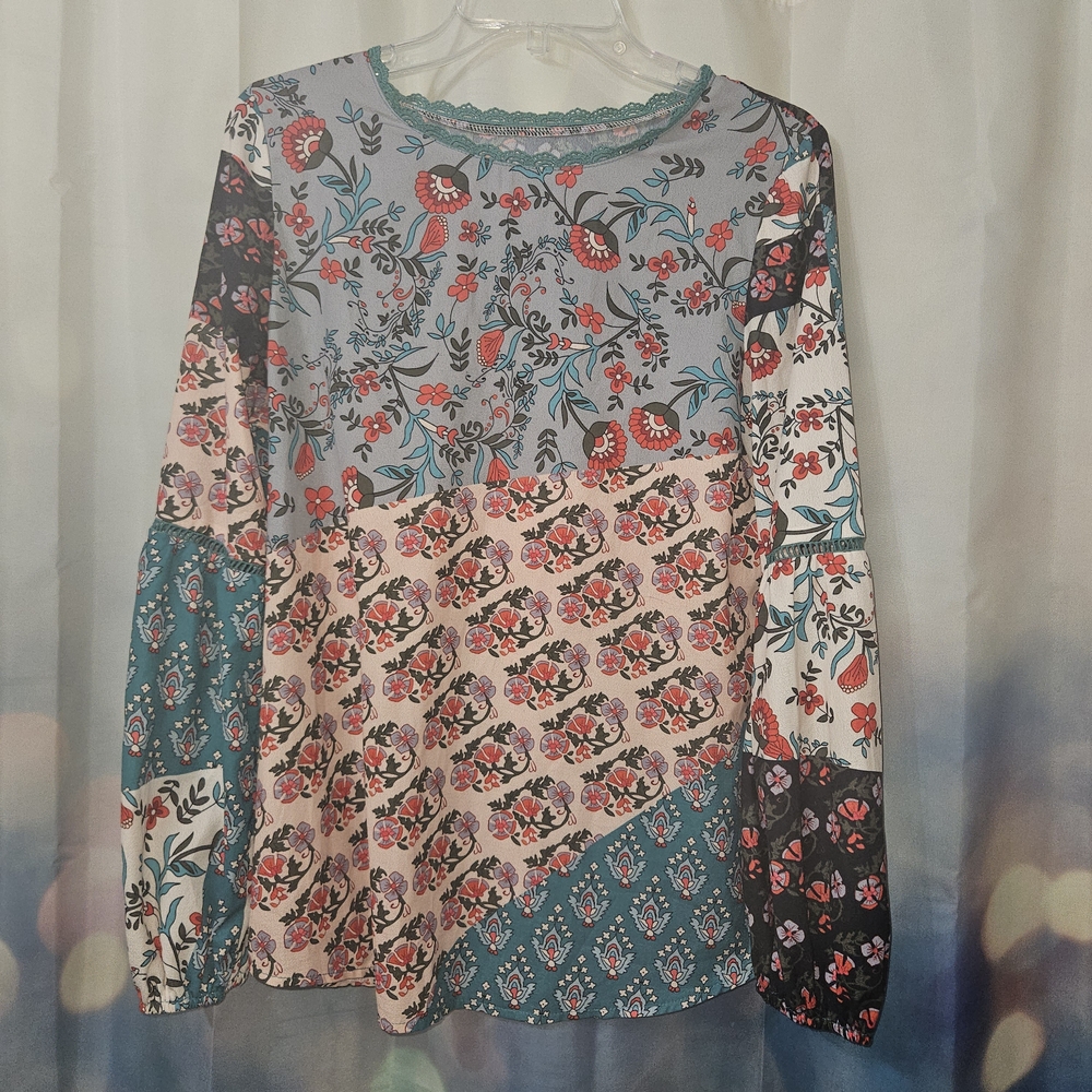 Long Sleeve with Floral Patchwork Pattern Medium Like New